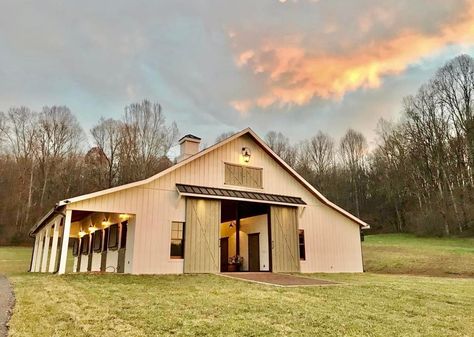 Beautiful horse barn at sunset in grass field Barn Exterior Ideas, Cattle Barn Designs, Dream Barn Stables, Dutch Doors Exterior, Barn Windows, Barn Layout, Cattle Barn, Mini Barn, Horse Barn Designs