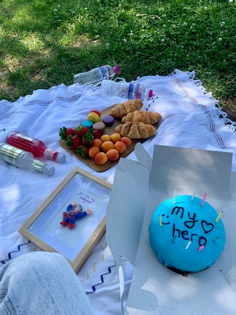 #picnic #picnicideas #birthday #birthdaypartyideas #birthdayboy #boyfriendbirthdaygifts #cakeideas Birthday Picnic Boyfriend, Birthday Picnic For Boyfriend, Picnic For Boyfriend, Boyfriend Picnic, Birthday Picnic, Picnic Birthday, Picnic Date, Husband Birthday, Boyfriend Birthday