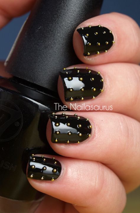 Black studded nails Nail Art Paillette, Uk Nails, Nagellack Trends, Black Nail Art, Studded Nails, Dots Nails, Black Nail Designs, Nails Polish, Black Nail