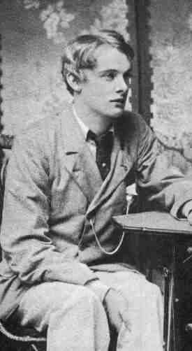 Lord Alfred Douglas, aka Bosie, lover of Oscar Wilde. The boyish beauty in this man is remarkable. It's easy to see why they casted Jude Law in the role in the movie Wilde. Alfred Douglas, Lord Alfred Douglas, Victorian Men, Gay History, Old Portraits, Writers And Poets, Dorian Gray, Vintage Portraits, Oscar Wilde