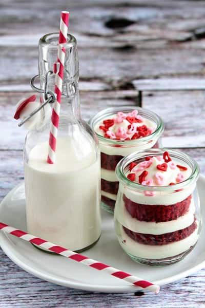 Red Velvet Cupcakes In A Jar | My Baking Addiction Mason Jar Desserts Recipes, Cupcakes In A Jar, Cupcakes Red Velvet, Valentine Cupcakes, Holiday Mason Jar, Mason Jar Desserts, Cupcake In A Jar, Red Velvet Cupcake, Cake In A Jar