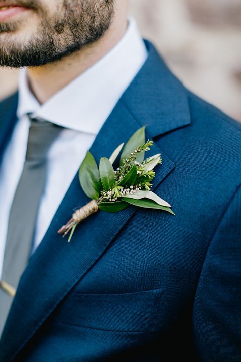 green boutonniere - http://ruffledblog.com/lush-green-wedding-with-a-boho-twist Boutineer Wedding, Green Boutonniere, Popular Wedding Colors, Pastel Wedding Flowers, Groomsmen Boutonniere, Boho Twists, Boutonniere Wedding, Pastel Wedding, Greenery Wedding