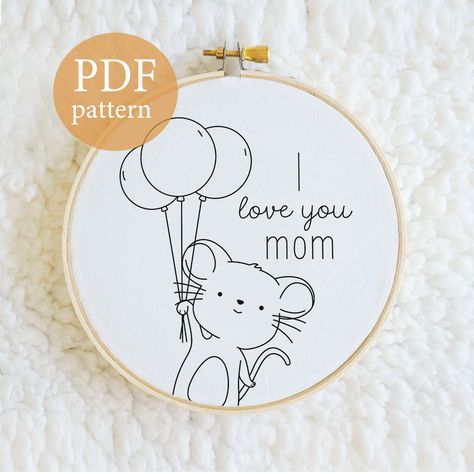 embroidery patterns Mouse Embroidery Pattern, Mom Embroidery Ideas, Embroidery For Mom, Animal Hand Embroidery, Mother Embroidery, Diy Embroidery Gifts, Mothers Day Embroidery, Mouse Diy, Mom Embroidery