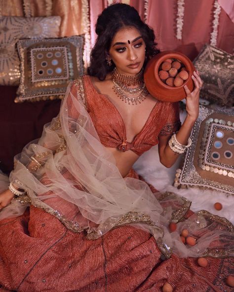 14.3k Likes, 247 Comments - H A M E L  ❊  P A T E L (@hamelpatel_) on Instagram: “lychee keen 🍑 creative director/photographer: @hamelpatel_  outfit/jewelry: my mom’s . .  #ethnic…” Indian Baddie Aesthetic, Desi Photoshoot Ideas, Desi Photoshoot, Hamel Patel, Celebrity Casual Outfits, Glam Photoshoot, Indian Photoshoot, Saree Photoshoot, Outfit Jewelry