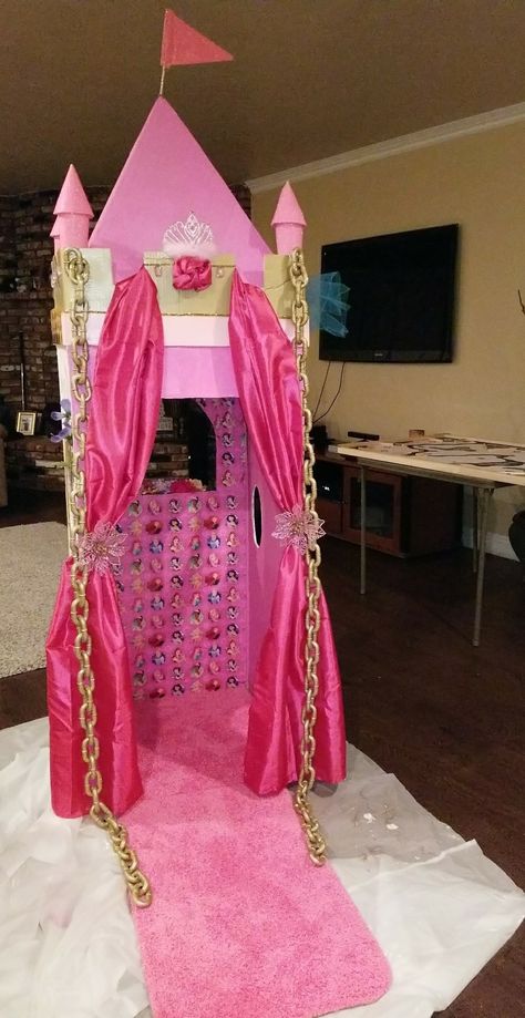 Princess castle Princess Aurora Party, Disney Princess Theme Birthday Party, Princess Photo Booth, Disney Princess Theme, Disney Princess Castle, Castle Party, Rapunzel Birthday Party, Princess Birthday Party Decorations, Disney Princess Birthday Party