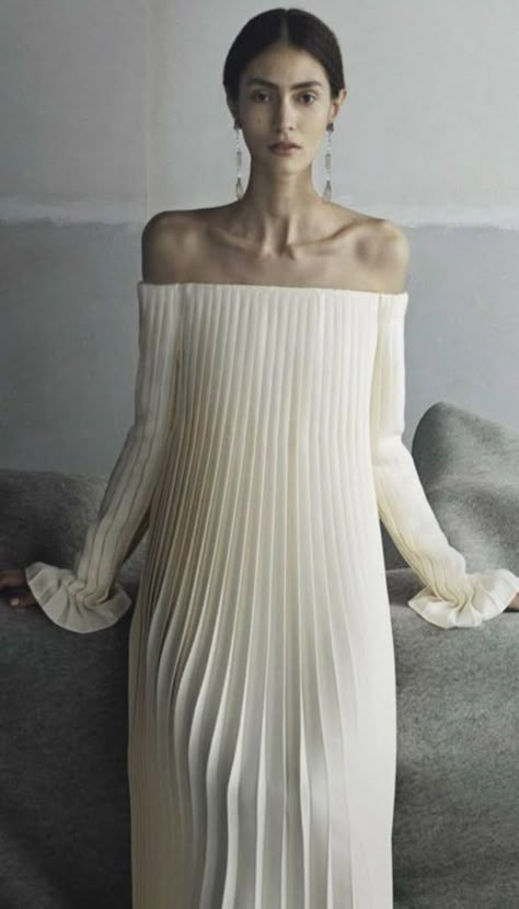 Julia Hetta, Pleated Gown, Woman In White, Vogue Italia, Mode Inspo, 가을 패션, Modern Bride, Couture Fashion, Bridal Style