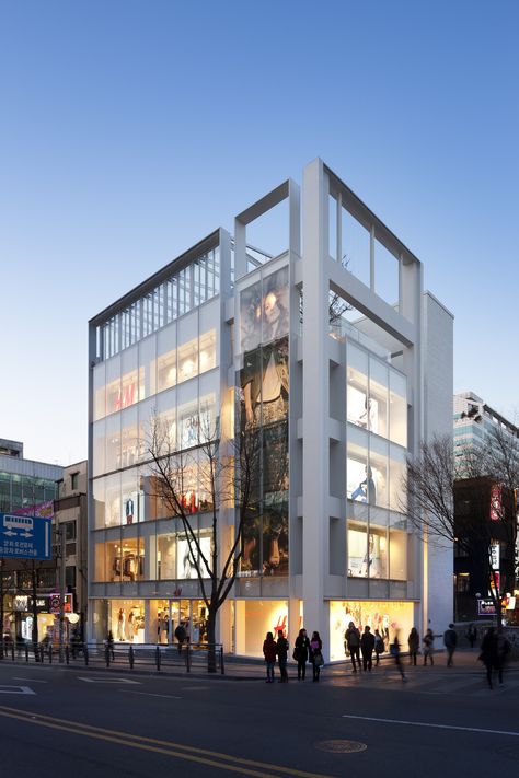 H&M Seoul Hongdae Store / D·Lim Architects Seoul Hongdae, Retail Facade, Commercial Design Exterior, Retail Architecture, Hotel Exterior, Office Building Architecture, Commercial Architecture, Building Facade, Architecture Office