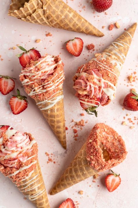 Cheesecake Waffle Cones, No Bake Strawberry Crunch Cheesecake, Crunch Cone, Strawberry Crunch Cheesecake Cones, Strawberry Cheesecake Filling, Cheesecake Cones, Strawberry Crunch Cheesecake, Waffle Cone Recipe, Crunch Cheesecake