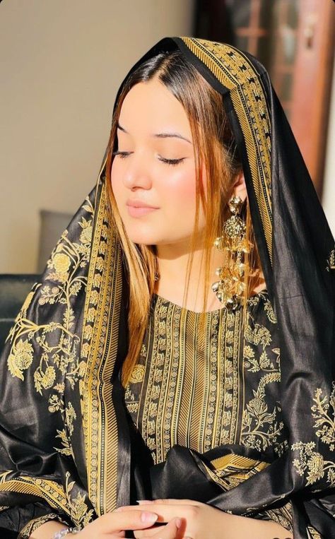 Poses With Dupatta On Head, Dupatta On Head, Sharechat Dp, Indian Bride Makeup, Cool Hairstyles For Men, Kids Game, Beautiful Dresses For Women, Muslim Girls