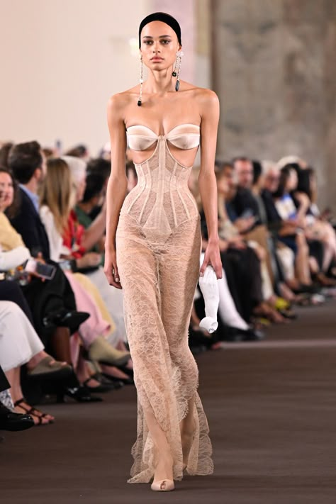 Schiaparelli Couture 2023, Schaperelli Couture 2023, Fall 2023 Style, Couture Dresses 2023, High Fashion Runway Outfits, Schiaparelli Runway, Schiaparelli 2023, Fall 2023 Runway, Schiaparelli Dress