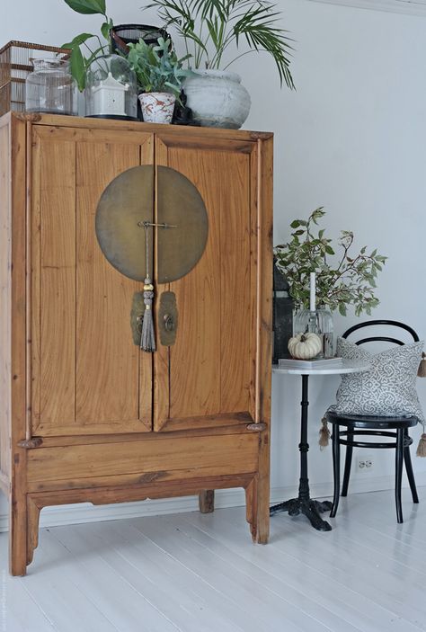 Decorating The Top Of An Armoire, Burgundy Bedroom, Asian Cabinet, Wedding Cabinet, Embellished Furniture, Asian Interior Design, Chinese Interior, Asian Interior, Deco Chic