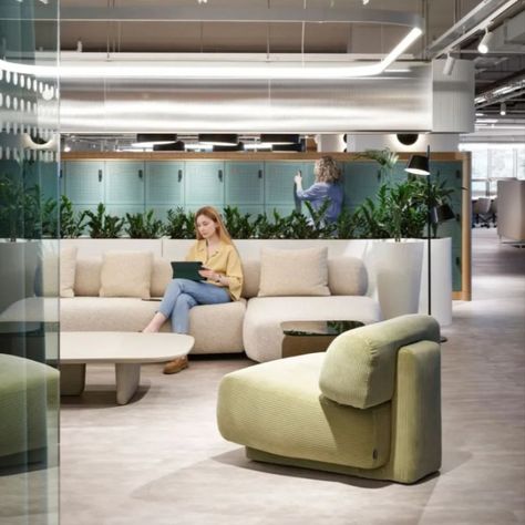 Modern, thoughtful and diverse, #WorkspaceOfTheWeek is Unilever's future-oriented workspace in Istanbul, Turkey.

Yalın Tan + Partners designed this unique space that spans six floors and about 15,000 square meters,  supporting work systems and meeting the needs of workers who value a flexible work environment. 

Inclusive design was a crucial element to the workspace to ensure everyone felt accepted and supported. Luxe Office, Office Things, Airplane Interior, Corporate Interior Design, Concept Models Architecture, Hallway Designs, Modular Lounges, Corporate Interiors, Collaboration Space