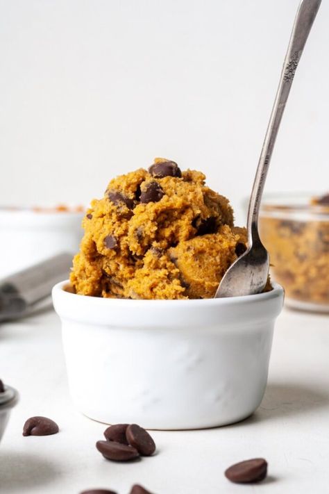 Edible Pumpkin Cookie Dough - Organically Addison Pumpkin Spice Cookie Dough, Pumpkin Cookie Dough, Organically Addison, Gluten Free Pumpkin Recipes, Paleo Pumpkin Pie, Pumpkin Pie Cookies, Recipes Pumpkin, Vegan Cookie Dough, Pumpkin Cookie