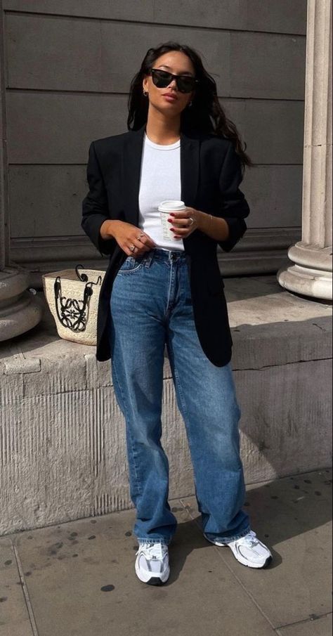 Outfit Formal Mujer, Casual Chic Outfits, Mom Jeans Outfit, Stylish Work Attire, Blazer Outfit, Office Outfits Women, Outfit Jeans, Casual Chic Outfit, Casual Work Outfits