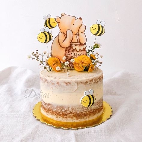 Rustic Winnie The Pooh Cake, Vintage Winnie The Pooh Cake Ideas, Disney Cake Ideas Easy, Easy Winnie The Pooh Cake, Winnie The Pooh Cake Simple, Winnie The Pooh Birthday Cake Simple, Winnie Pooh Birthday Cake, Pooh Bear Birthday Cake, Pooh Bear Cupcakes