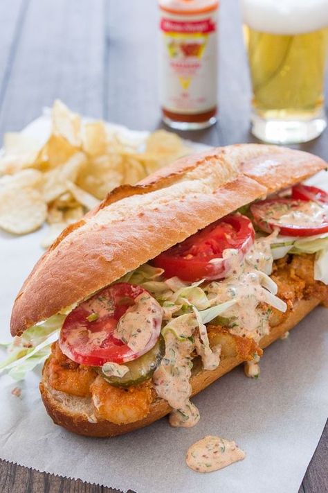 American Sandwich Recipes, Poboy Sandwich Recipe, Small Shrimp, Po Boy Sandwich, Shrimp Po Boy, Brunch Buffet, Southern Food, Spicy Shrimp, Shrimp Recipe