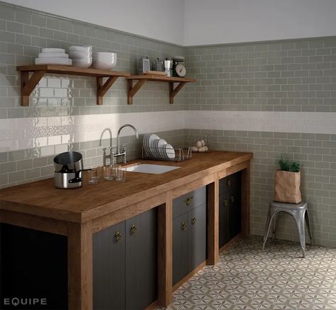 ​7 wall-cladding ideas for your kitchen | homify | homify Green Kitchen Walls, Kitchen Wood, Brick Tiles, Kitchen Wall Tiles, Brick Design, Green Tile, Kitchen Tile, Kitchen Tiles Backsplash, Wooden Kitchen