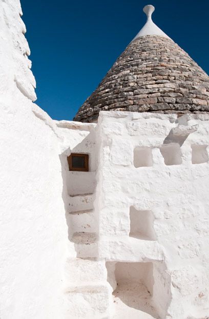 Original Trulli in Cisternino Trulli Houses, Africa House, Mediterranean Aesthetic, Mediterranean Lifestyle, Cave House, Dry Stone Wall, Puglia Italy, Traditional Building, Building Techniques