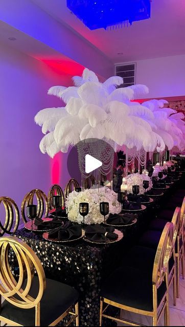 Event Draping Ideas, Ceiling Decor Ideas Diy, Event Set Up, Red Carpet Centerpieces, Feather Centerpieces Diy, Diy Red Carpet, Gold Table Centerpieces, Gala Centerpieces, Red Carpet Theme Party