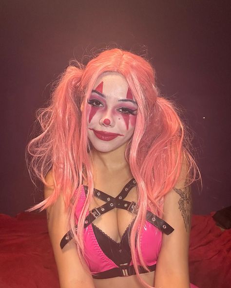 Pink Clown Girl 💖💖🤡 #clown #clownmakeup #clowncore #clowngirl #clowncheck #icp Pink Clown, Girl Clown, Clown Outfit, Clown Core, Clown Girl, Clown Makeup, Halloween, Pink, Quick Saves