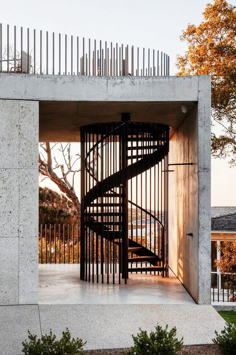 unique spiral stairs Foto Scale, Hecker Guthrie, Woods Bagot, Staircase Outdoor, Beautiful Stairs, Escalier Design, Exterior Stairs, Metal Stairs, Stairs Architecture