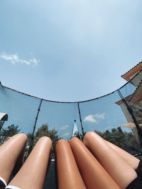 Trampoline Photos, Trampoline Aesthetic, Trampoline Park Outfit, 2019 Nostalgia, Bbq Aesthetic, Trampoline Ideas, Trampoline Jump, Wake Ideas, Dream Summer