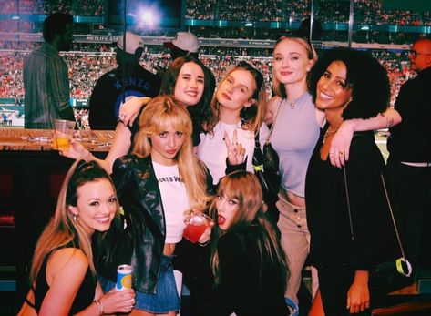 Chiefs Game, Sophie Turner, Swift 3, Long Live Taylor Swift, Live Taylor, Taylor Swift Pictures, Taylor Alison Swift, Football Games, Music Industry