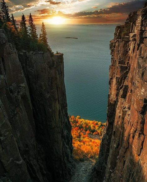 📍Explore Ontario on Instagram: "📍 Sleeping Giant Provincial Park. Did you know that there are 26 different hiking trails to explore here, ranging from just .6kms round trip to 74kms? Between hiking, canoeing, biking and swimming, @sleepinggiantprovincialpark is nature’s paradise. 📸: @iamstefanonicu" Sleeping Giant Provincial Park, Sleeping Giant, Travel Moments, Wedding Vision, Canoeing, Round Trip, Hiking Trails, Ontario, Did You Know