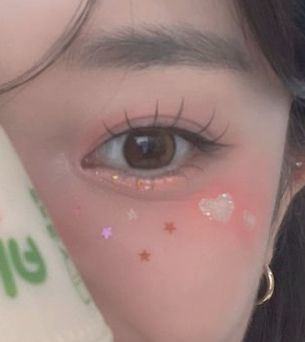 Pearl Eye Makeup, Kpop Cake, Korean Makeup Trends, Heart Makeup, Concert Makeup, Soft Makeup Looks, Cute Eye Makeup, Doll Eye Makeup, Korean Eye Makeup