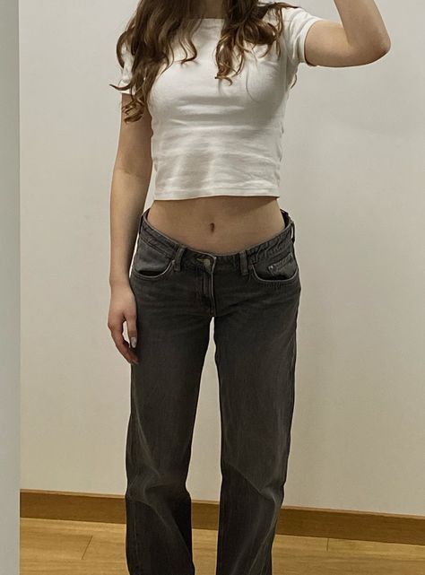 Grey Low Rise Jeans Outfit, Low Waisted Black Jeans, Low Waist Straight Jeans Outfit, Black Low Waist Jeans Outfit, Low Raised Jeans Outfit, Jeans With White Top, Low Wasted Jeans, Low Rise Jeans Outfit, Grey Jeans Outfit