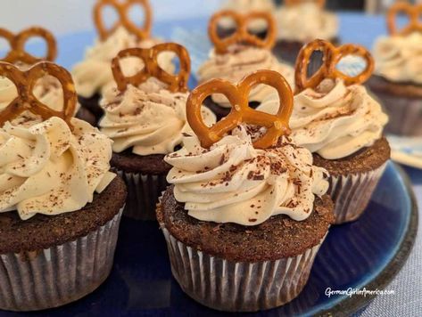 Chocolate and Dark Beer Cupcakes with Vanilla Buttercream for Oktoberfest Oktoberfest Desserts, Easy German Recipes, Beer Cupcakes, German Bread, Cupcake Chocolate, Fun Dessert, Mini Pretzels, Dark Beer, Oktoberfest Party