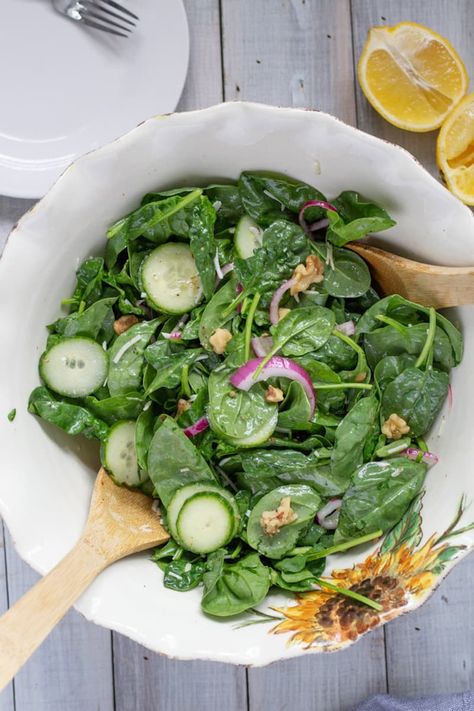 This quick and easy simple spinach salad recipe takes minutes to make, and is made with baby spinach, thinly sliced red onion and cucumber, chopped walnuts, grated parmesan cheese, and a tangy lemon vinaigrette. | @sinfulnutrition #sinfulnutrition #spinachsalad #summersalads Cucumber Spinach Salad, Baby Spinach Salad, Food Easy Healthy, Balsamic Pasta, Weight Watchers Salad, Simple Spinach Salad, Salad With Lemon Vinaigrette, Party Salad, Baby Spinach Salads