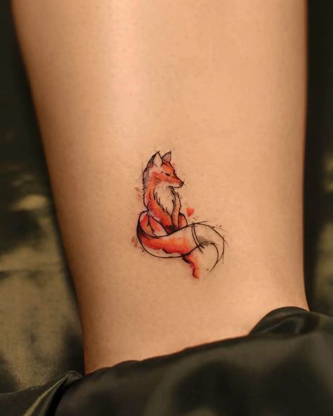 Fox Henna Designs, Simplistic Fox Tattoo, Fox Woman Tattoo, Fox Tattoo Design For Women, Mini Fox Tattoo, Cute Fox Tattoos For Women, Fox Small Tattoo, Fox Tattoo Fine Line, Cartoon Fox Tattoo