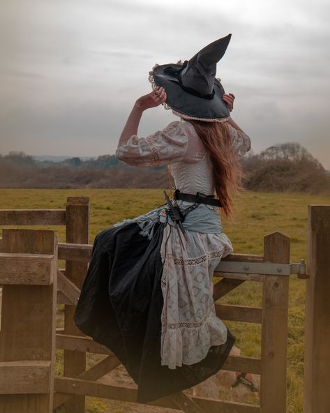 Witchy outfit with secret hidden puppy. I really wish I didn't have to crop my images to fit here its annoying grrr #witch #witchoutfit #witchcosplay #witchcostume #fantasyoutfit #renfaireoutfitinspo #renfaireoutfit #fantasyphotography Cowboy Witch, Cowgirl Witch, Witch Cosplay, Ren Faire Outfits, Witch Outfit, Witch Fashion, Witch Costume, Fantasy Photography, Fantasy Clothing