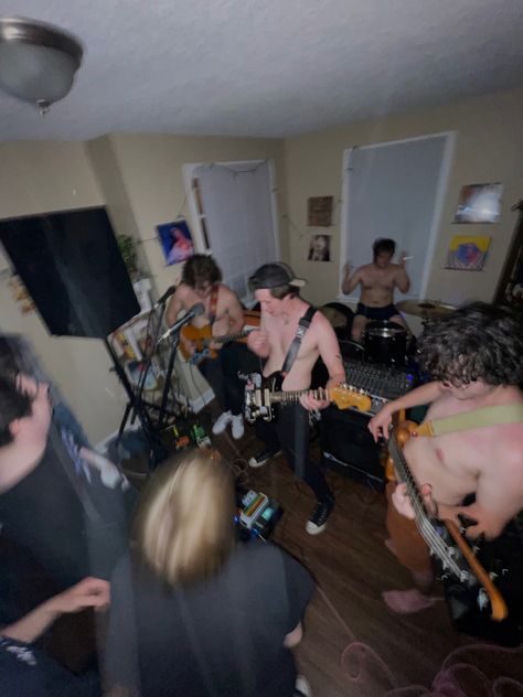 Basement Punk Shows, House Show Aesthetic Punk, Punk Show Aesthetic, Hardcore Punk Aesthetic, Oliver Frey, Band Poses, Punk Lifestyle, Punk Show, Silly Friends