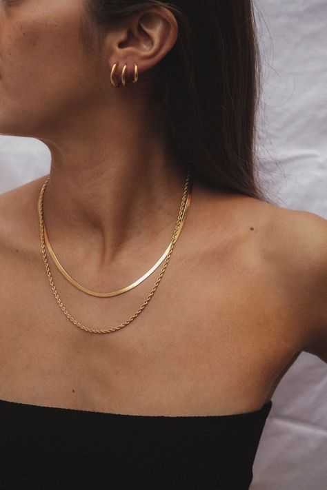 All Gold Jewelry Aesthetic, Style Gold Jewelry, Gold Chain Stacking Necklace, Stacking Gold Jewelry, Minimalist Gold Jewelry Earrings, Gold Necklace Inspiration, Women’s Gold Jewelry, Stacking Jewelry Ideas, Gold Jewelry Stacking