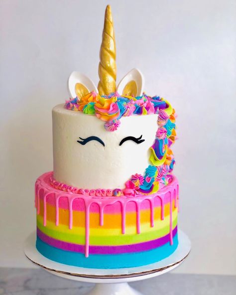 Love&Sugar on Instagram: “Neon Unicorn 🦄 Cake!! . . Top: vanilla cake with rainbow vanilla buttercream. Bottom: fresh strawberry vale with strawberry buttercream…” Gökkuşaği Pasta, Cake With Rainbow, Unicorn Birthday Party Cake, Neon Unicorn, Rainbow Unicorn Cake, Unicorn Desserts, Unicorn Birthday Party Decorations, Bolo Minnie, Unicorn Birthday Cake