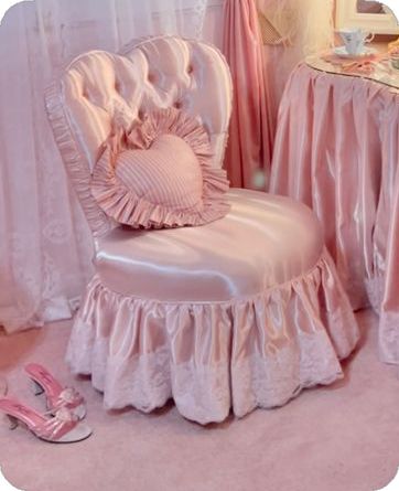 Roses Bedroom Decor, Dreamgirl Aesthetic, Claws Makeup, Dorm Layout, Shabby Chic Lamp, Pink Vanity, Dream Bedroom Inspiration, Princess Decorations, Pink Furniture