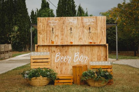 This gorgeous Barcelona wedding in the stunning Castell de Caramany is red HOT and full of personality! Mobile Bar Wedding Receptions, Wedding Beer Bar, Diy Beer Bar, Bar At Wedding Reception, Beer Bar Wedding, Beer Bar Ideas, Bar At Wedding, Patio Restaurant, Wedding Reception Diy