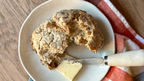 Recipe: Lavender Earl Grey Cream Scones Earl Grey Cream, Sour Cream Scones, Cream Scones Recipe, Lavender Earl Grey, Scones Ingredients, Cream Scones, Cream Tea, Earl Grey Tea, Breakfast Tea