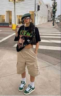 Summer 2000 Outfits, 2000 Outfits, Pakaian Hipster, Baggy Outfit Ideas, Slippers Outfit, Classic Outfits For Women, Boyish Outfits, Outfits Shorts, Edgy Streetwear