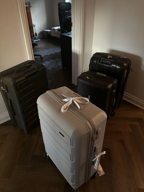 #bows #suitcase #travelbags #coquette Packing Aesthetic Suitcase, Suitcases Aesthetic, Aesthetic Suitcase, Suitcase Aesthetic, Big Suitcase, Big Suitcases, Airport Vibes, Travel Aesthetics, Samsonite Luggage