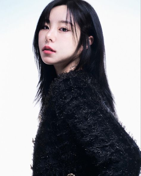 wheein 휘인 / mamamoo Wheein Mamamoo Photoshoot, Mamamoo Photoshoot, Y2k Photoshoot, Lee Hyeri, Mamamoo Wheein, Wheein Mamamoo, Ig Post, Girl Icons, Kpop Girl Groups