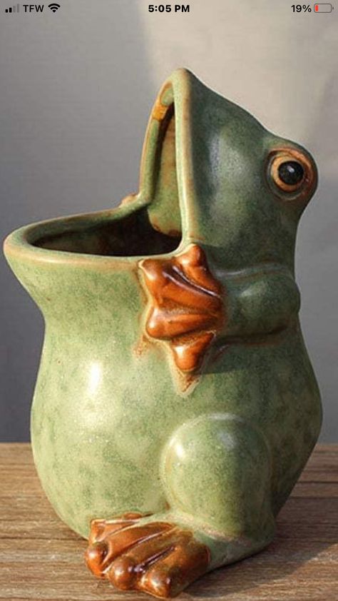 Ceramic Frogs Pottery, Frog Ceramics, Frog Pot, Frog Clay, Art Shed, Colorful Pottery, Ceramic Frogs, Keramik Design, Pottery Classes