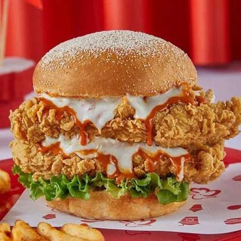 Zinger Burger Pics, Chicken Zinger Burger, Chicken Zinger, Zinger Burger, Chicken Burgers Recipe, Vegan Fast Food, Cheese Chicken, Chicken Burger, Media Branding