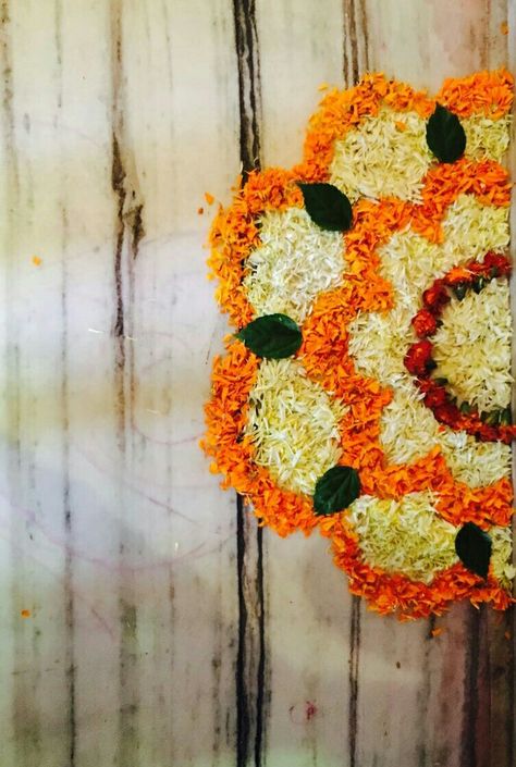 Flower Decoration For Deepavali, Satyanarayana Pooja Rangoli, Floral Rangoli Designs Flower Diwali, Onapookalam Designs, Onam Flower Decoration, Flower Rangoli Designs Ideas Diwali, Rangoli Designs Flower Simple, Pooja Rangoli Designs, Floral Rangoli Designs