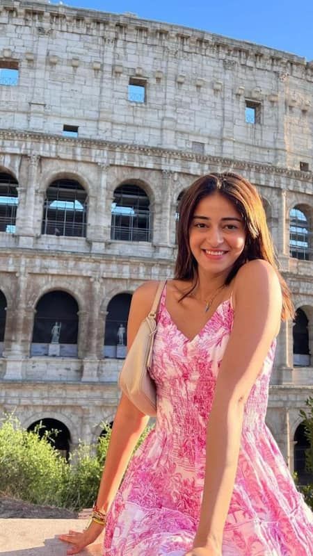 Ananya Pandey's 8 Vacay Outfits For A Tropical Getaway Casual Weekend Style, Summer In Italy, Ananya Pandey, Easy Hairstyles For Thick Hair, Celebrity Casual Outfits, Summer Picture Poses, Bollywood Outfits, Holiday Beauty, Vacay Outfits