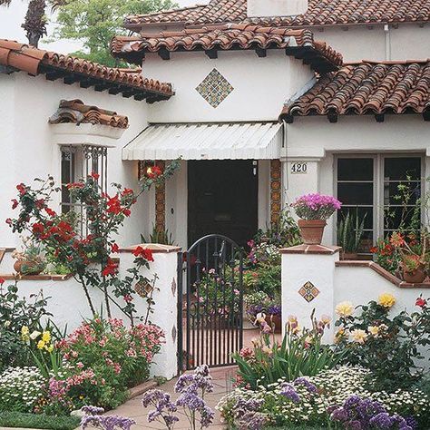 Tile Roof, Spanish Mediterranean, Mediterranean Style Home, Front Courtyard, Mediterranean Style Homes, Exterior Modern, Mediterranean Home Decor, Spanish Architecture, Spanish Style Home