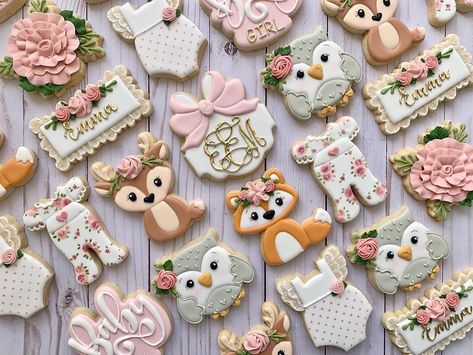 Talented Cookiers on Instagram: “So so adorable! • @laurenscookieboutique Loved creating this woodland animal baby shower set!  #babyshower #babygirlcookies…” Baby Shower Cookies For Girl, Woodland Baby Girl, Cookie Bouquet, Summer Cookies, Sugar Cookie Designs, Baby Cookies, Fancy Cookies