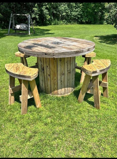 Spool Diy, Wooden Spool Ideas, Spool Ideas, Wire Reel, Wire Spool, Cable Reel, Wooden Spool, Wooden Spools, Backyard Makeover